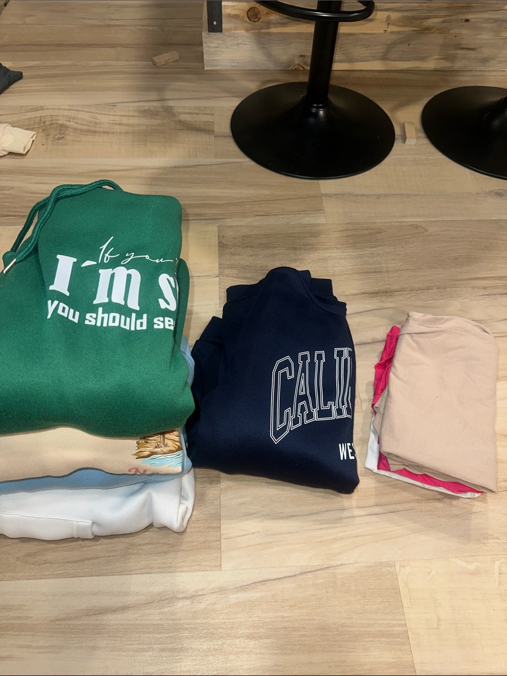 4 Hoodies, 3 T-Shirts, 1 Crew Neck SHEIN lot - Picture 6 of 6